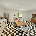 Villa Magnifique Avec Piscine- Hauteurs De *