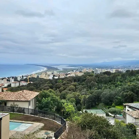 Magnifique Avec Piscine- Hauteurs De