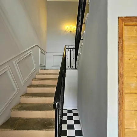 Magnifique Avec Piscine- Hauteurs De