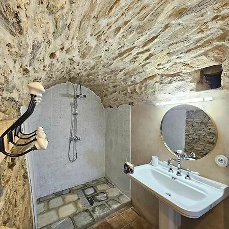 Magnifique Avec Piscine- Hauteurs De *