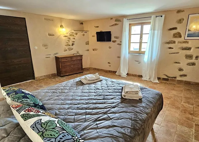 Magnifique Avec Piscine- Hauteurs De 别墅