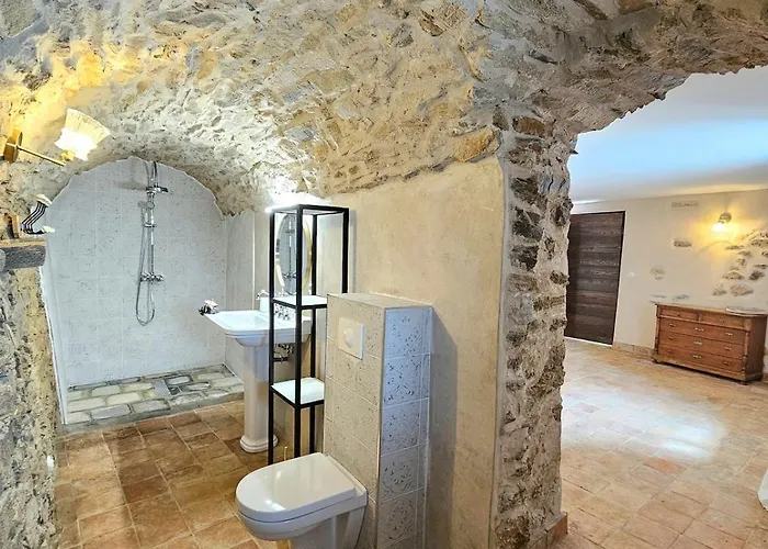 Magnifique Avec Piscine- Hauteurs De 别墅 *