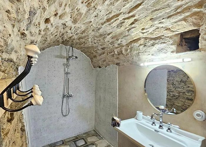 Magnifique Avec Piscine- Hauteurs De *